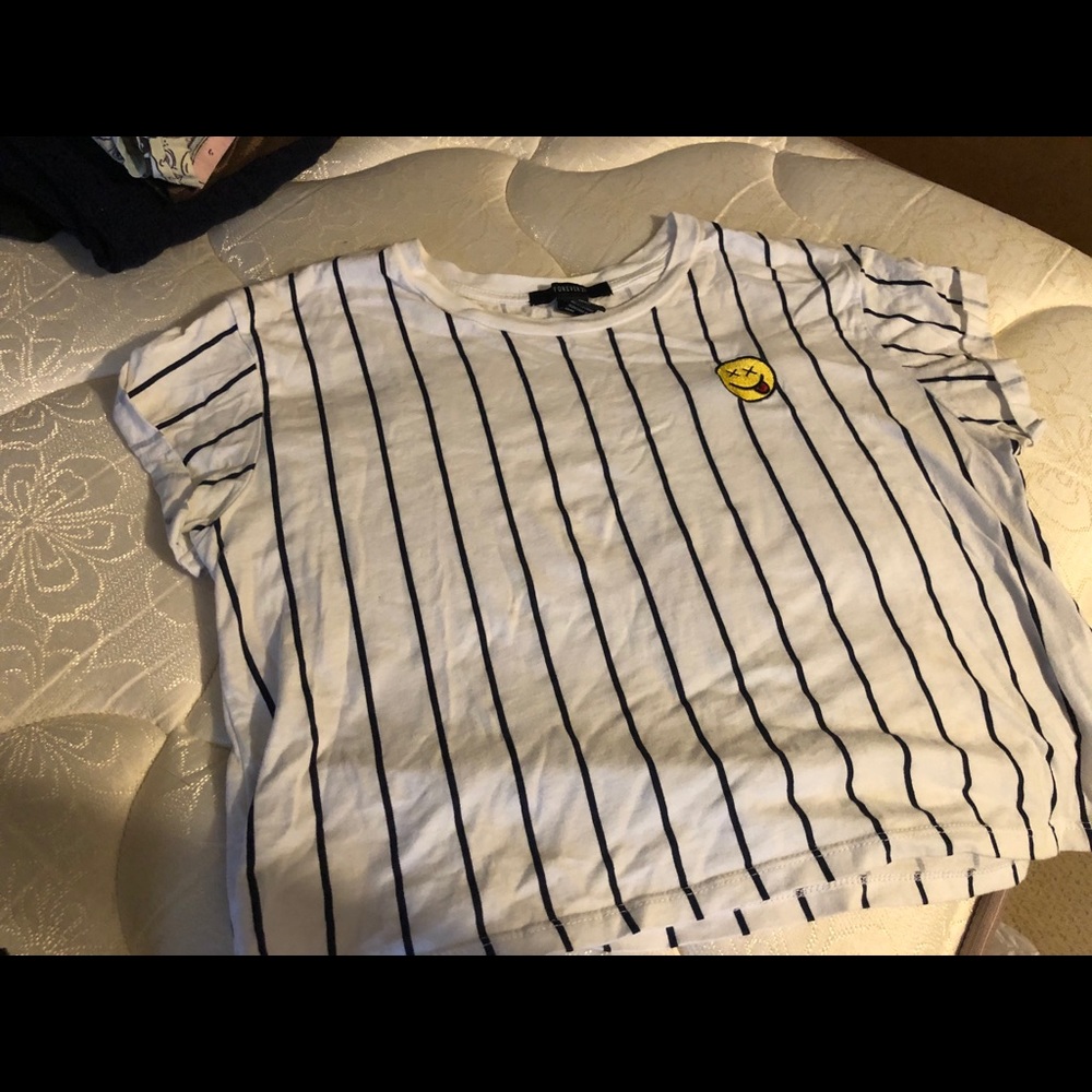 FOREVER 21 smiley graphic tee